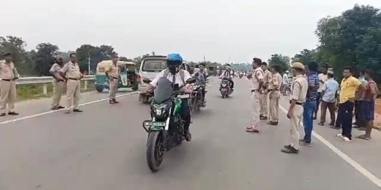 Auto drivers tried to block the national highway