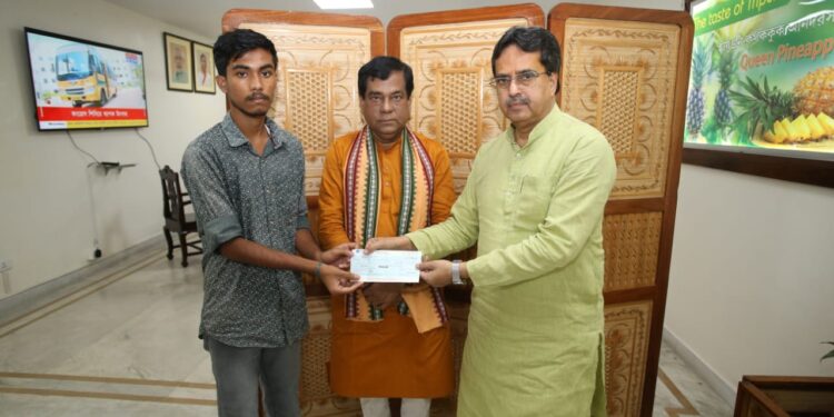 CM Extends Financial Aid to Meritorious Student for Higher Education