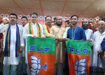 CM welcomes 293 voters in Boxanagar