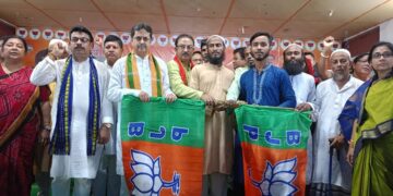 CM welcomes 293 voters in Boxanagar