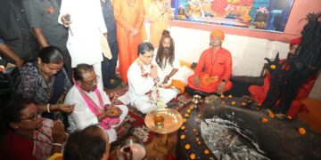The Chief Minister laid the foundation stone of Dakshineshwar Kali Temple at Gorakhnath Ashram