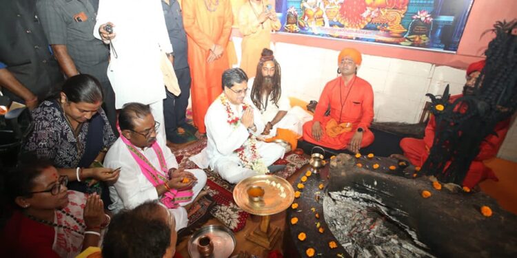 The Chief Minister laid the foundation stone of Dakshineshwar Kali Temple at Gorakhnath Ashram