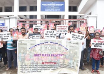 Unemployed protesting for jobs in front of government offices