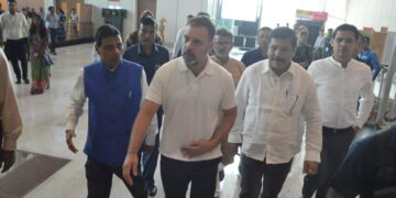 Rahul Gandhi met congress leaders before leaving for Mizoram