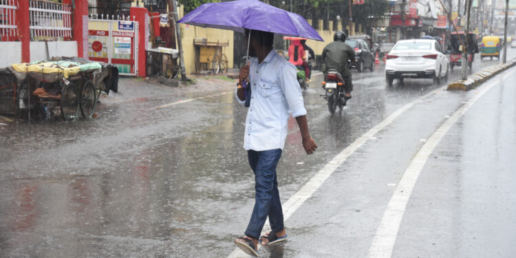 Due to continuous rainfall, red alert issued in four districts