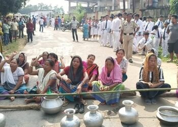 Angry Women Staged Road Blockade.