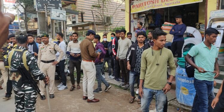 Youths besieged the chief minister’s house demanding the appointment of fire personnel