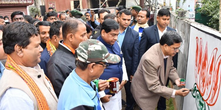 Chief Minister participates in wall writing programme