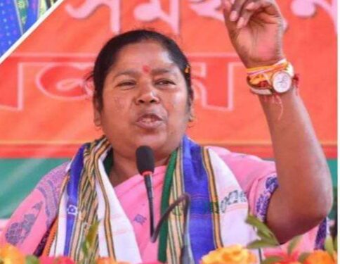 Union Minister Pratima Bhoumik stood next to the motherless little child