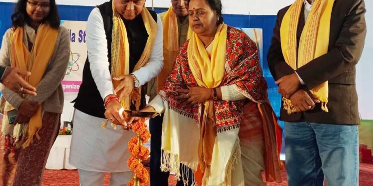 Five models will be selected for competition at the state level in the scientific exhibition : Mayor