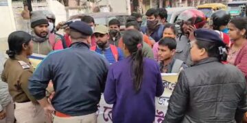 TET qualified aspirants blocked CM residence, demands  fast recruitment