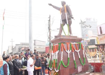 India should be made a strong country: Governor