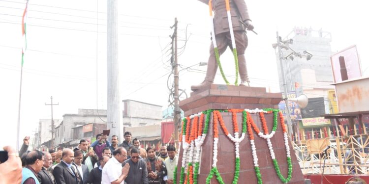 India should be made a strong country: Governor