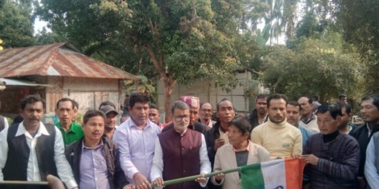 28 voters from 9 families join Congress in Shantirbazar assembly constituency