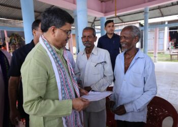 CM launches door-to-door campaign, receives huge response