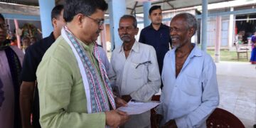 CM launches door-to-door campaign, receives huge response