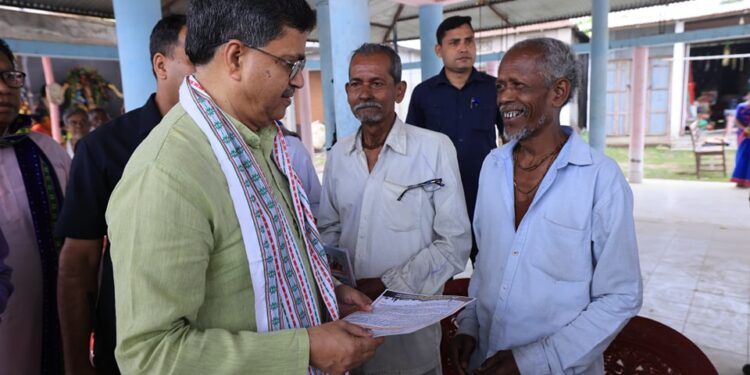 CM launches door-to-door campaign, receives huge response