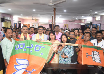 Working-Class Voters Shift Allegiance: 600 Join BJP in Statewide Move