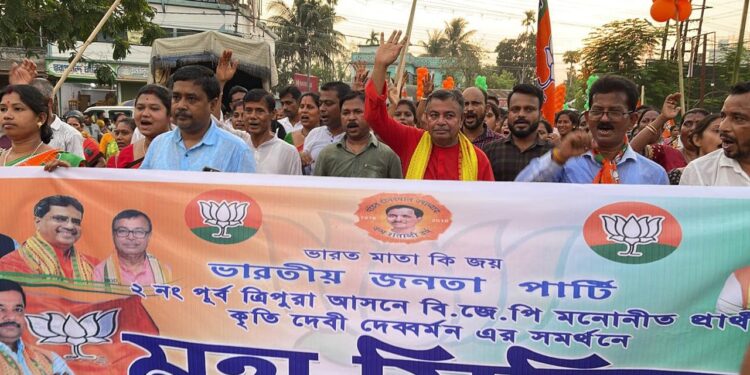 There is no political party capable of defeating the BJP in the next 25-30 years: Ratan