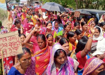 Local Women’s Self Help Group Protests Loan Denial, Locks Laljuri Canada Bank