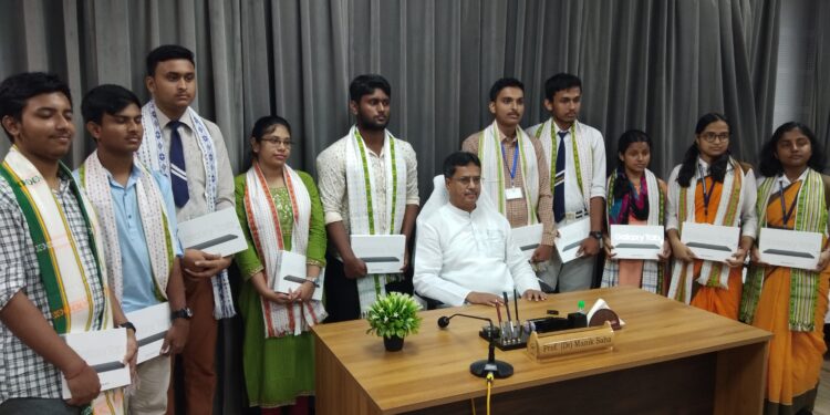 CM urges students to propel Tripura’s progress