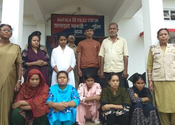 GRP and RPF detain eight Bangladeshi and one Indian tout