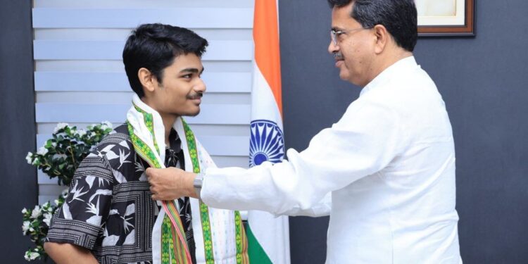 CM congratulates NEET-UG topper Chand Mallick