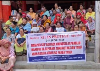 Women stages protest against arrests of Village Volunteers by Security Forces