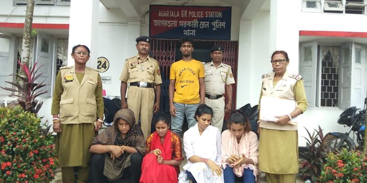 GRP detained four Bangladeshi infiltrators and an Indian tout