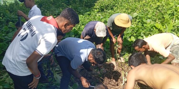 Kalyanpur Scouts and Guides Unit Rescues Dog from Deep Pit
