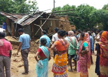 Couples die as mud wall collaps