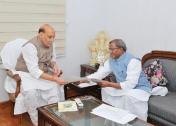 The Governor of Sikkim mets Defence Minister of India