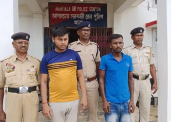 GRP detains two Indian touts