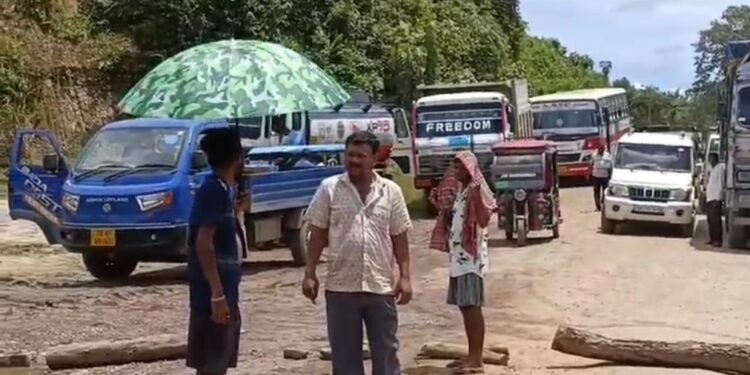 Locals of six villages blocked the national highway 8