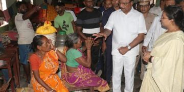 Governor Visits Flood Relief Camp in Pratapgarh