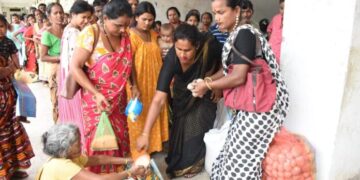 Transgender Community Provides Aid to Flood-Affected People