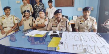 Two notorious detains for snatching charges