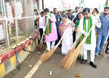 The primary aim of the Har Ghar Tiranga campaign is to awaken a sense of nationalism and patriotism among the people.