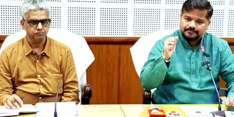 Food Department Takes Initiative to Stabilize Prices Amid Flood Situation