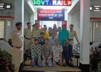 Ten Bangladeshi nationals include 2 Indian touts arrested