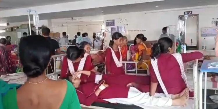 School students fell sick during the rehearsal of the Independence Day program