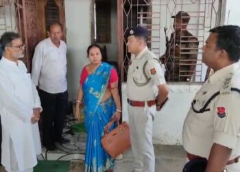Congress chief visits retired police constable Kuldip Bahadur