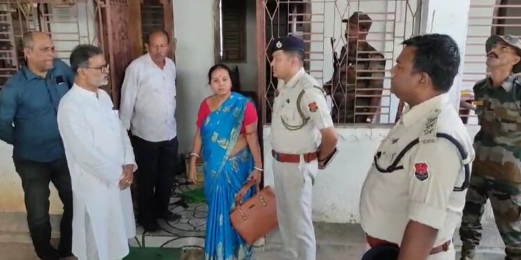 Congress chief visits retired police constable Kuldip Bahadur