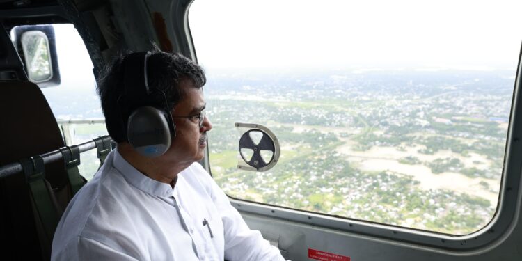 CM inspects flood-affected area