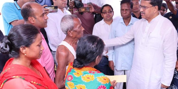 Chief Minister visits Chiranjeet’s residence