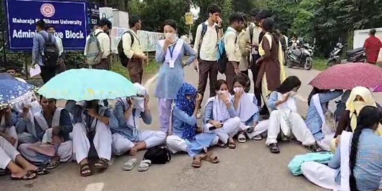 Students Demand Clarification on Late Results and High Failure Rate