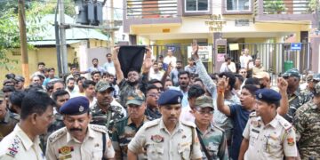 BJP Protests in front of Opposition leader’s residence