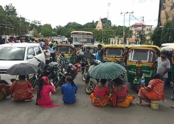 Locals stages road blockade: Face water crisis