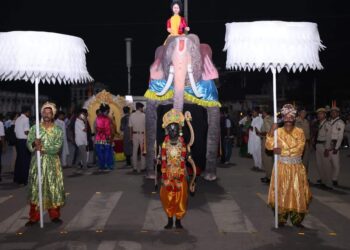 Durga Puja carnival ‘Mayer Gomon 2024’ concludes with vibrant procession in Agartala
