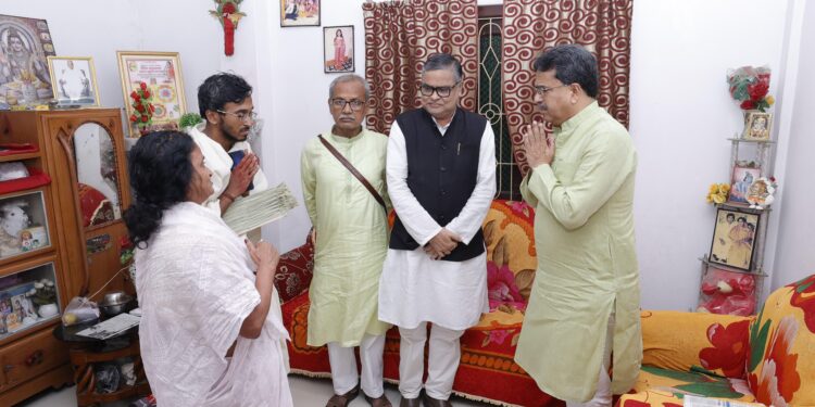 Chief Minister and Left MLAs Visit Family of Deceased Businessman